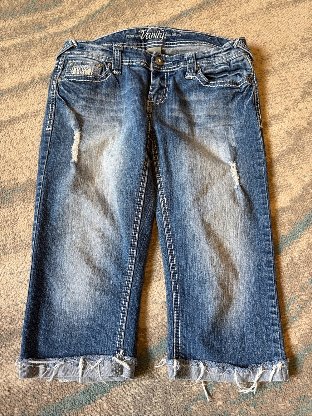 Vanity Distressed Size 29 Denim Capris
